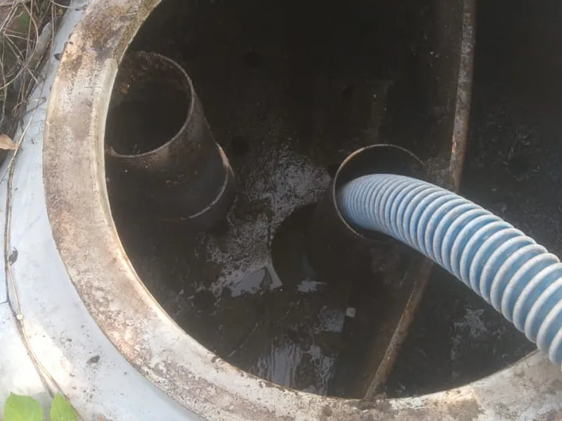 Penyedotan septic tank menggunakan selang